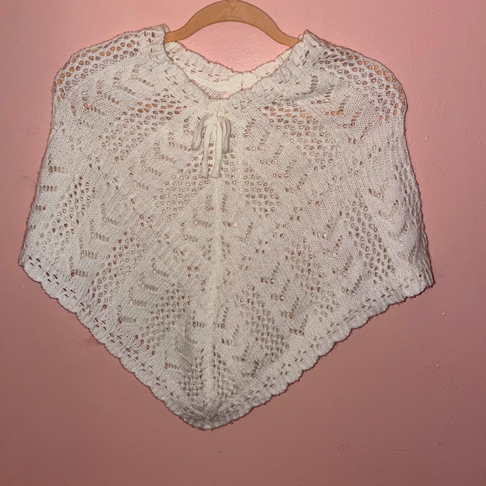 Girls L knitted cape/poncho overtop